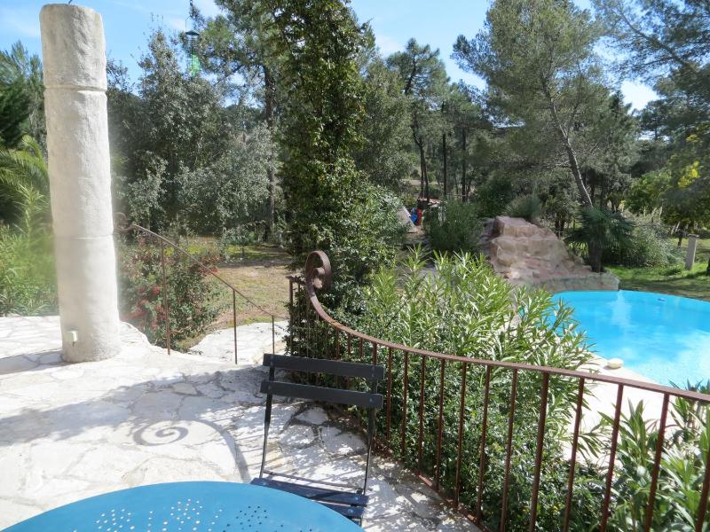 Villa avec piscine à débordement - sans vis à vis - image 16