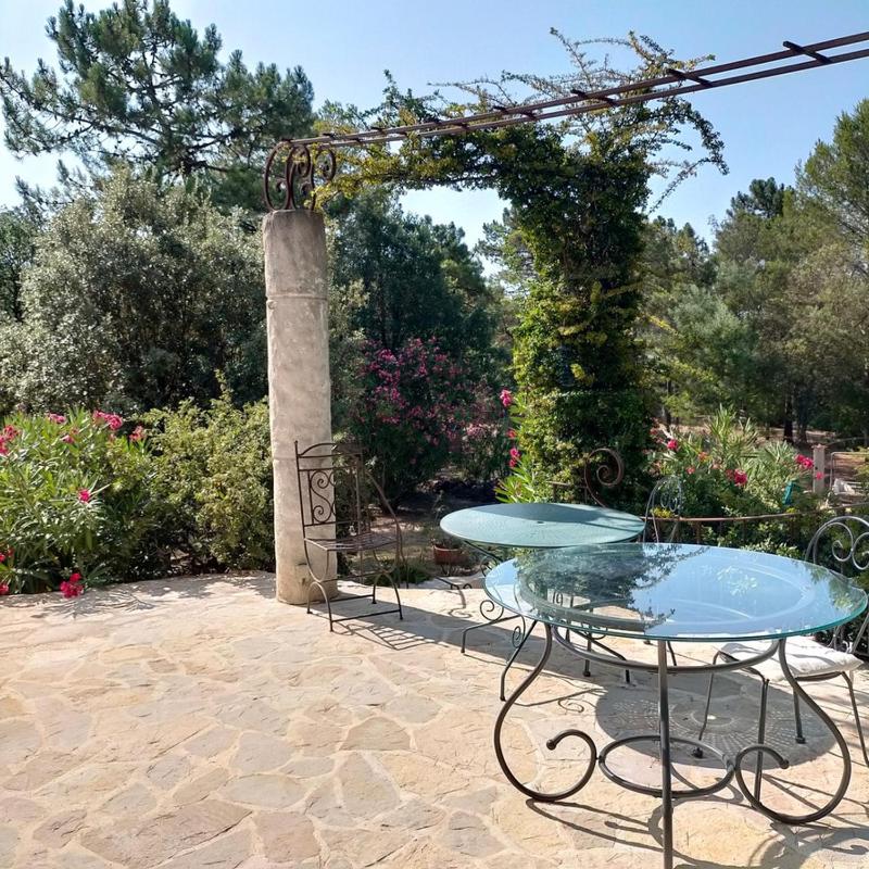 Villa avec piscine à débordement - sans vis à vis - image 9