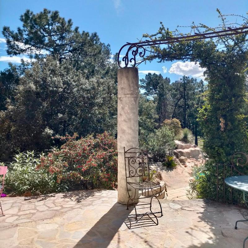 Villa avec piscine à débordement - sans vis à vis - image 33