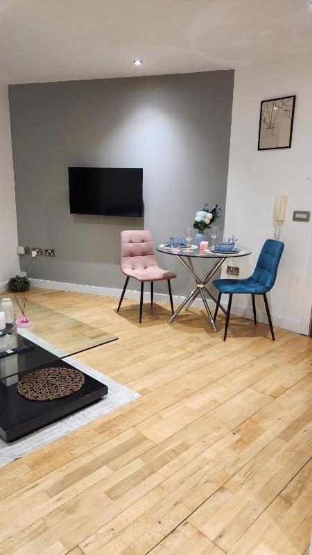 Modern 1BR | Leeds City Centre | Balcony Views - image 23