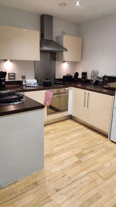 Modern 1BR | Leeds City Centre | Balcony Views - image 22