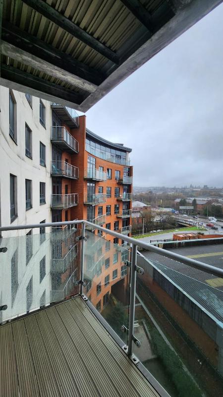 Modern 1BR | Leeds City Centre | Balcony Views - image 10