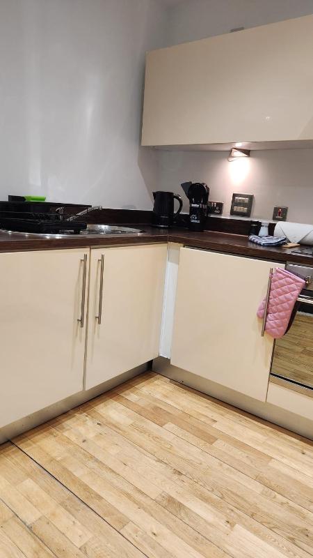 Modern 1BR | Leeds City Centre | Balcony Views - image 11