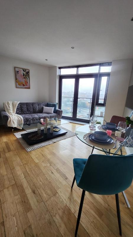 Modern 1BR | Leeds City Centre | Balcony Views - image 17
