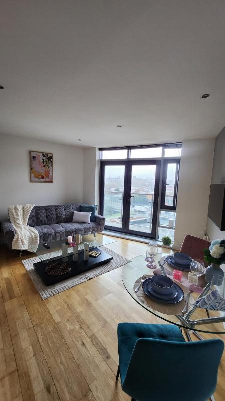 Modern 1BR | Leeds City Centre | Balcony Views - image 12