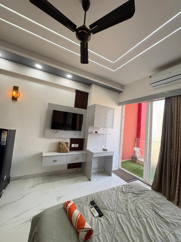 Prime stay luxury studio - image 4