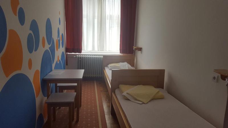 Single Room with Shared Bathroom image 4