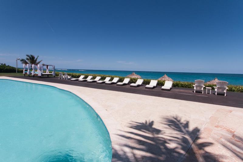 Seawinds Studio - Beachfront Getaway - image 13