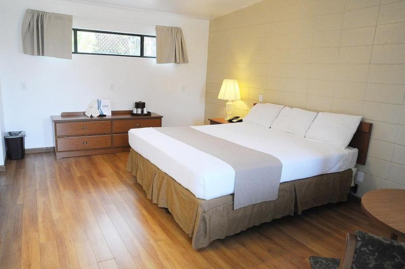 King Room image 2