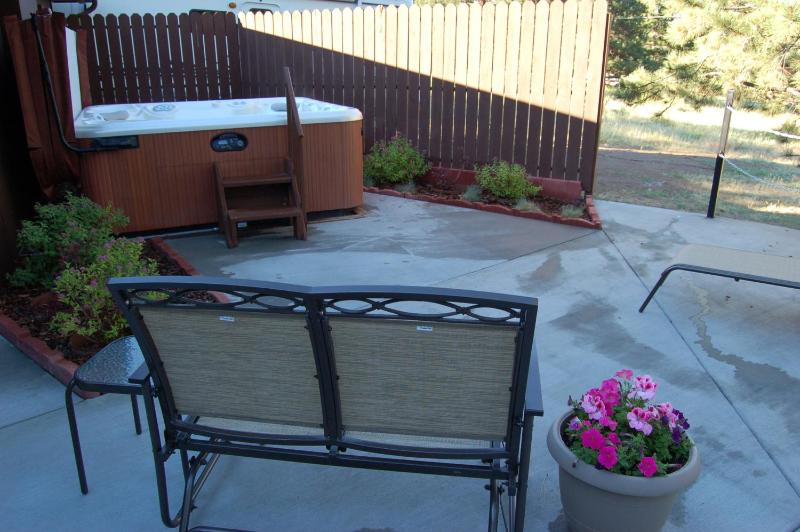 Suite with Hot Tub image 2