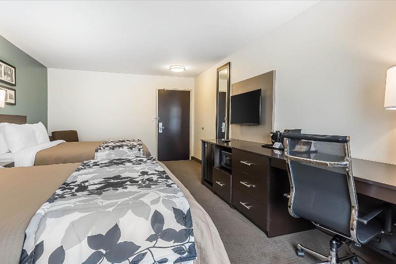 Queen Room with Two Queen Beds - Non-Smoking image 2