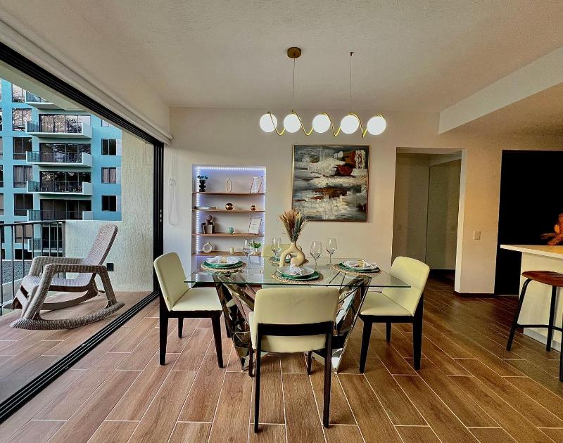 Luxury Downtown Apartment with Rooftop Pool and Gym - image 11