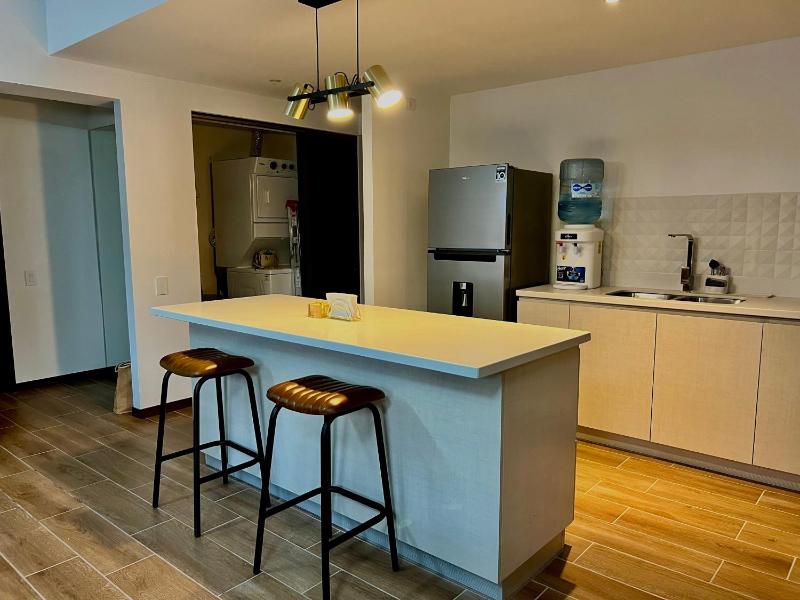 Luxury Downtown Apartment with Rooftop Pool and Gym - image 10