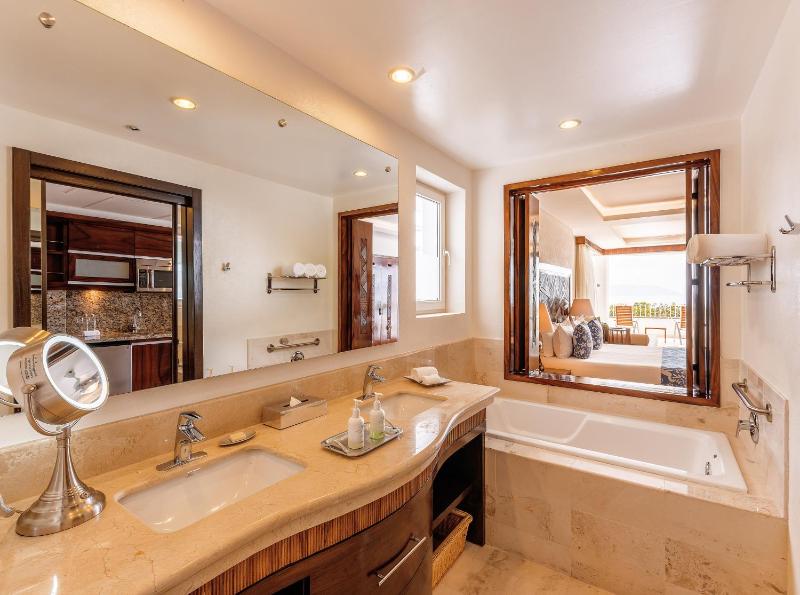 Grand Miramar All Luxury Suites & Residences - image 13