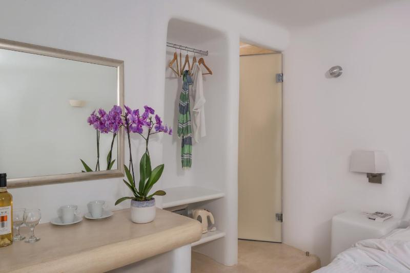 Double Room with Caldera View image 3