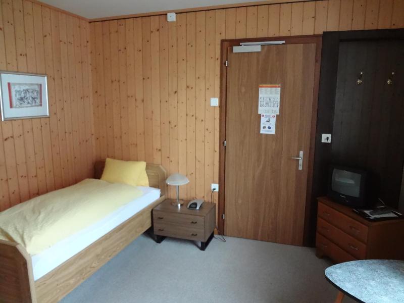 Standard Single Room image 3