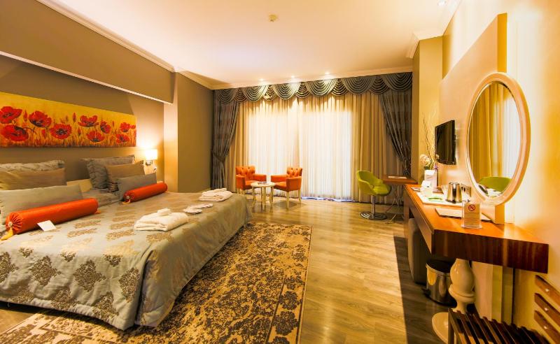 Deluxe Twin Room image 1