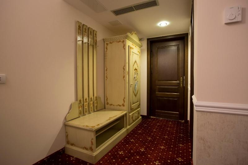 Deluxe Twin Room image 3