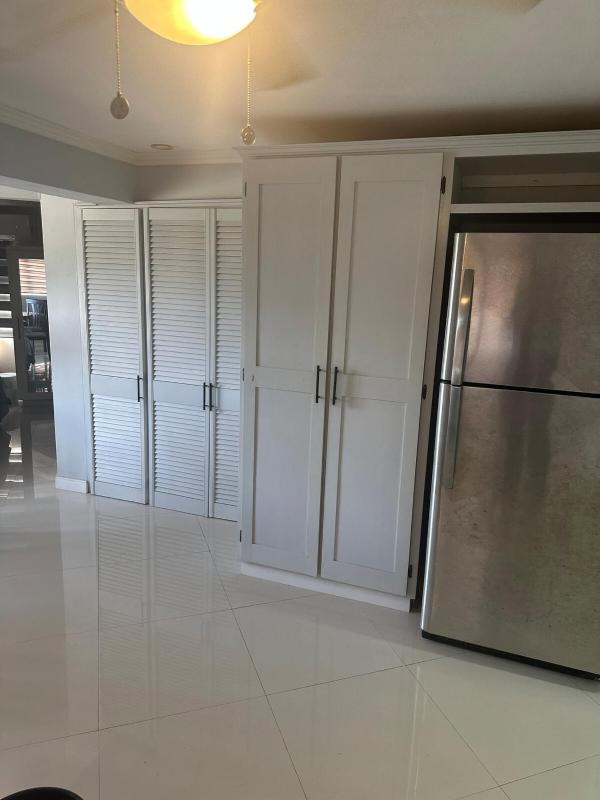 Apartment 304 - image 4