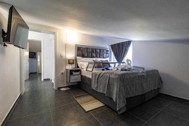 AZURE Palace Apartments - image 35