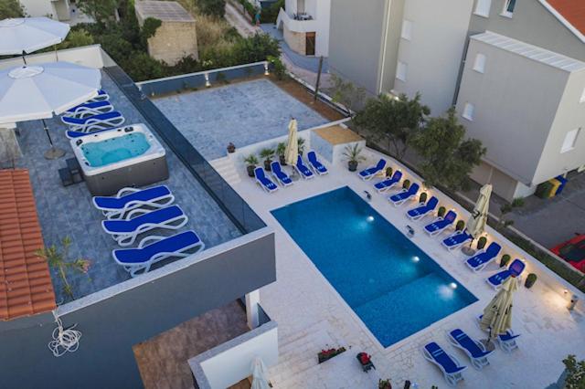 AZURE Palace Apartments - image 5