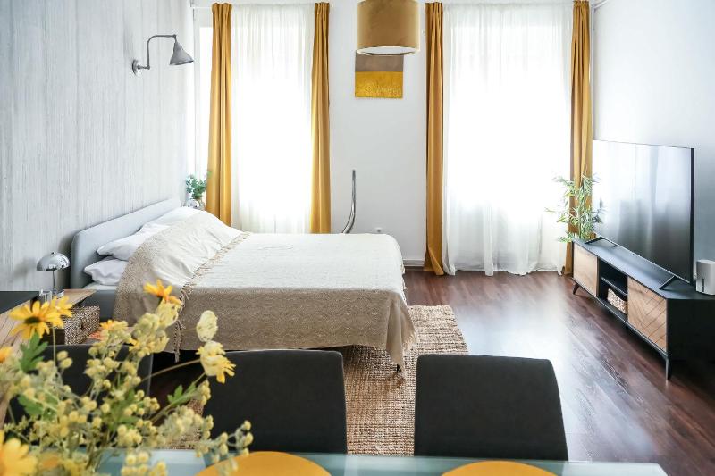 Central - Easy Sleep - Comfy - image 1
