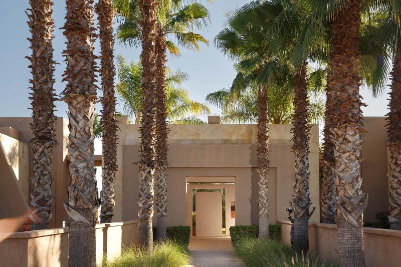 Elegant 3-BR Villa with breakfast included - image 1