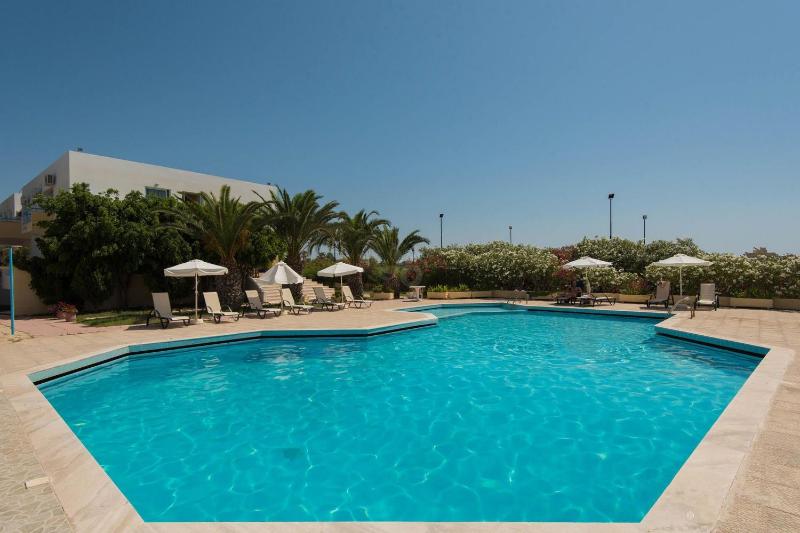 Leonidas Hotel & Studios - image 36