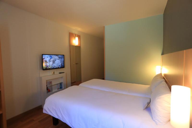Standard Room with 1 Double Bed image 3