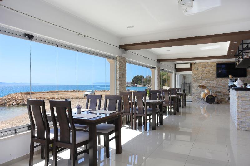 Family-friendly apartments with swimming pool Zivogosce - Porat Makarska - 18150 - image 40