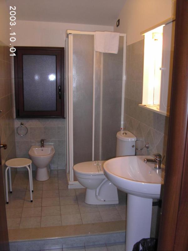 Double or Twin Room image 4