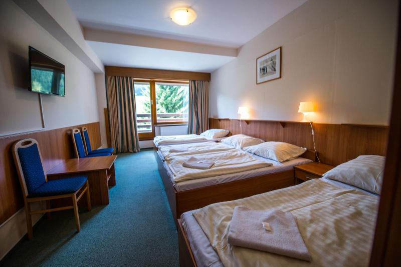 Quadruple Room with Balcony image 4