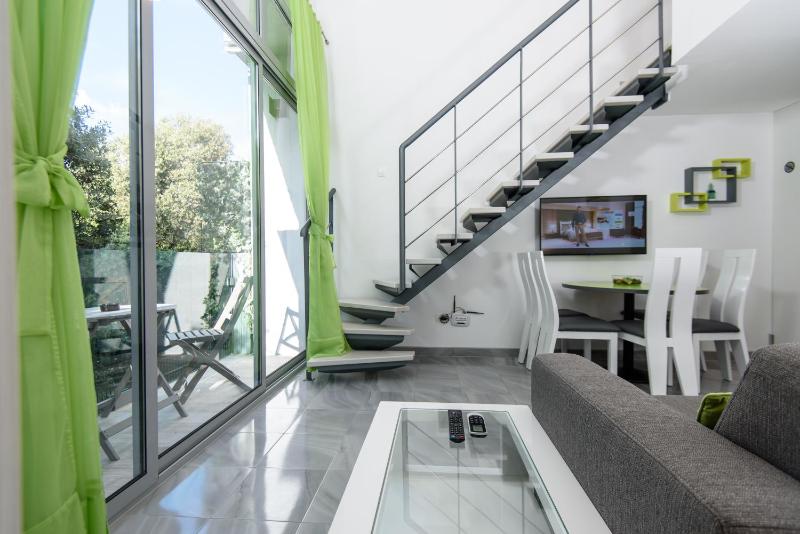 One-Bedroom Duplex Apartment with Terrace and Balcony  image 4
