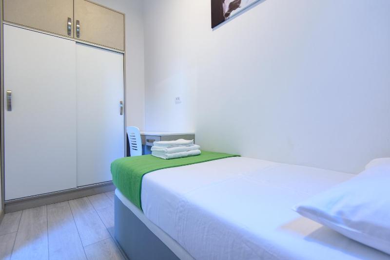 Two-Bedroom Duplex Apartment with Terrace and Balcony image 2
