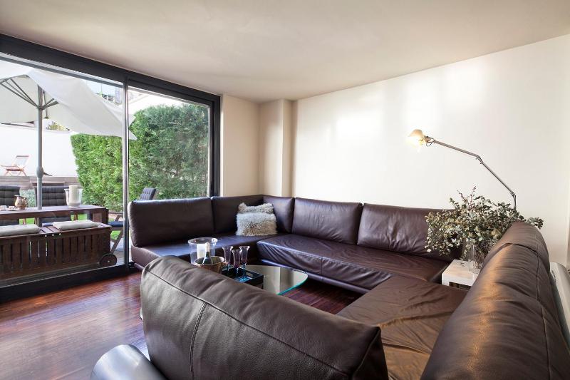 Apartment Barcelona Rentals - Private Pool and Garden Center - image 11