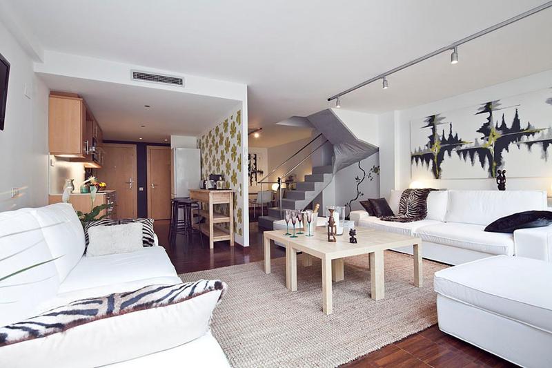 Apartment Barcelona Rentals - Private Pool and Garden Center - image 3