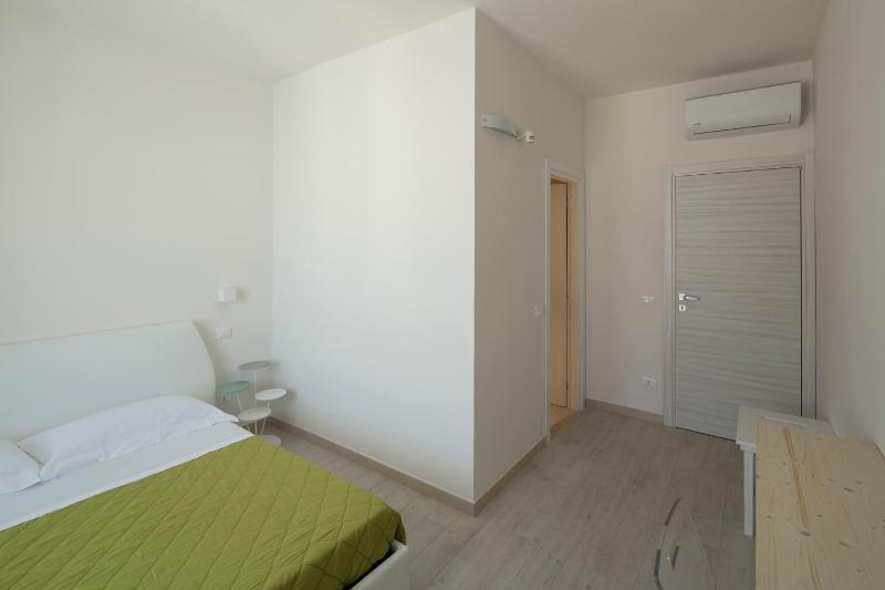 Double Room image 3