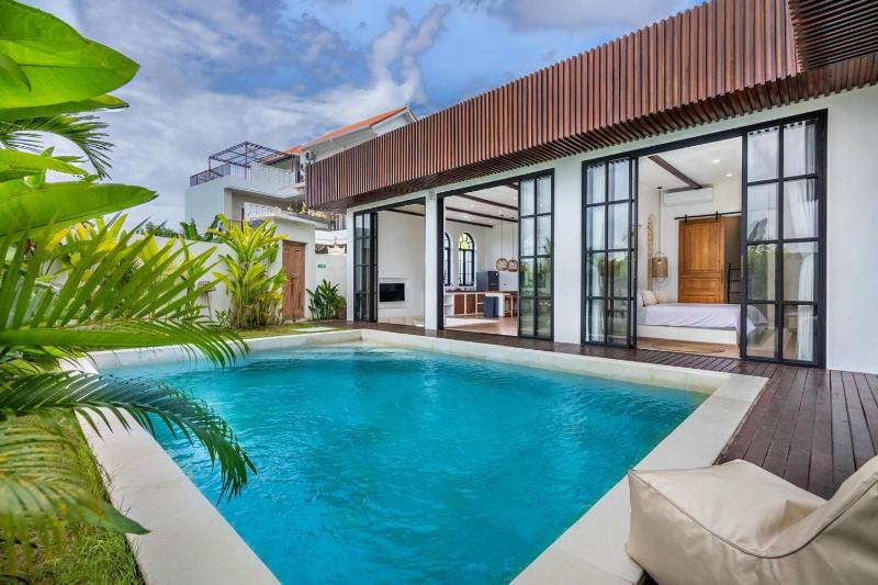 Palm Sugar Villa - Stylish 3BR Retreat with Pool - image 1