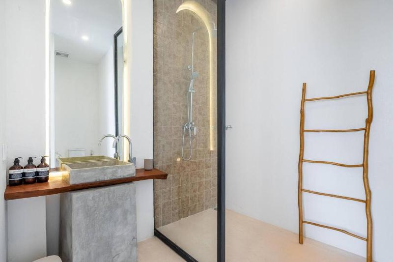 Palm Sugar Villa - Stylish 3BR Retreat with Pool - image 8