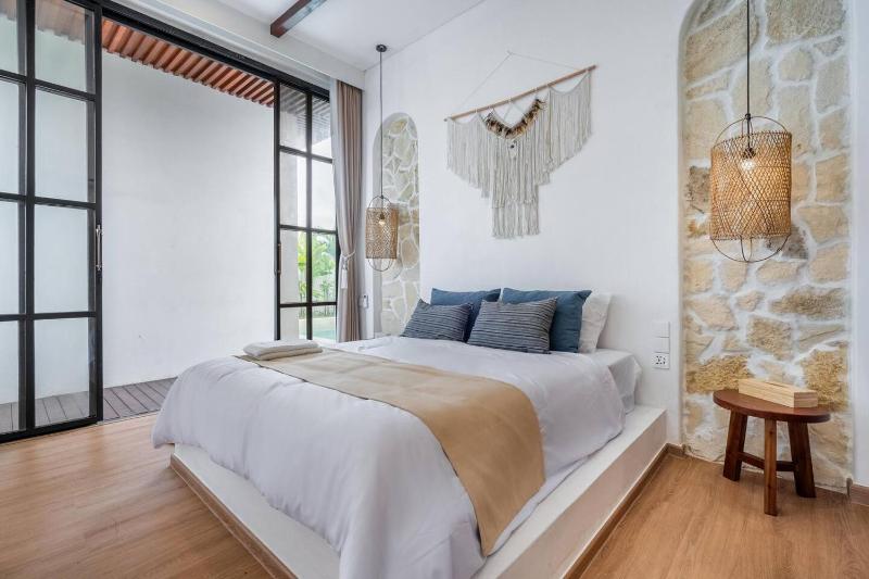 Palm Sugar Villa - Stylish 3BR Retreat with Pool - image 6