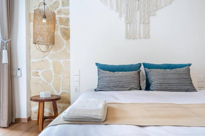 Palm Sugar Villa - Stylish 3BR Retreat with Pool - image 16