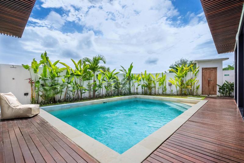 Palm Sugar Villa - Stylish 3BR Retreat with Pool - image 3