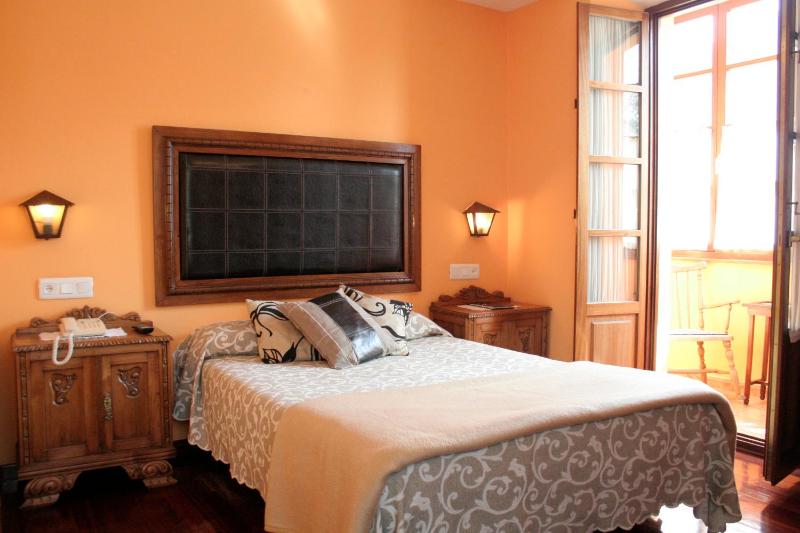Twin Room image 4