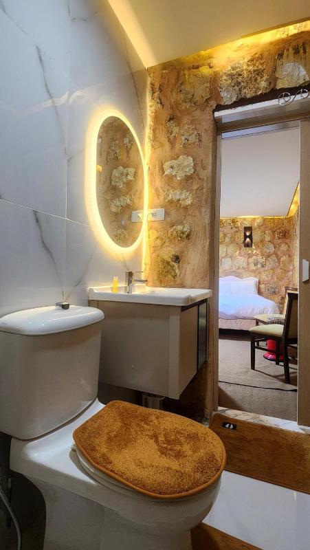 Petra Gateway Guest Room - image 7