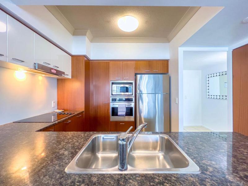 Level 12 Ocean-View Apartment with Balcony & Pool - image 15