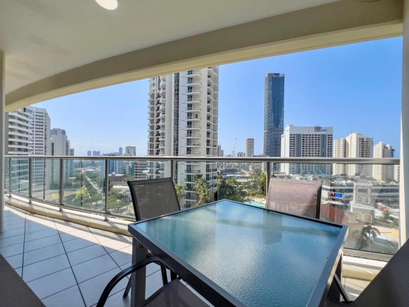 Level 12 Ocean-View Apartment with Balcony & Pool - image 16