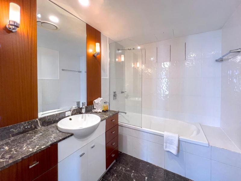 Level 12 Ocean-View Apartment with Balcony & Pool - image 3