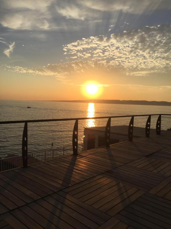 Vue sur le port superbe appartement atypique logement entier - image 11