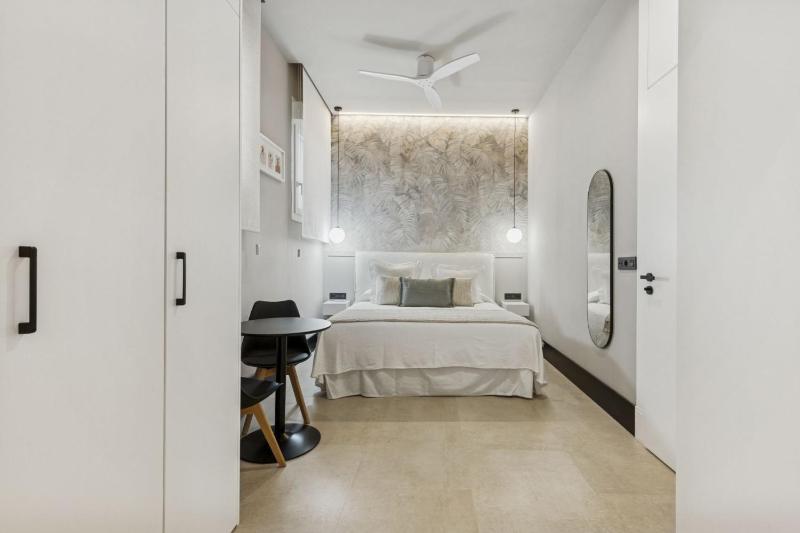 Elegant 2BR Apartment in Conde Duque - image 11
