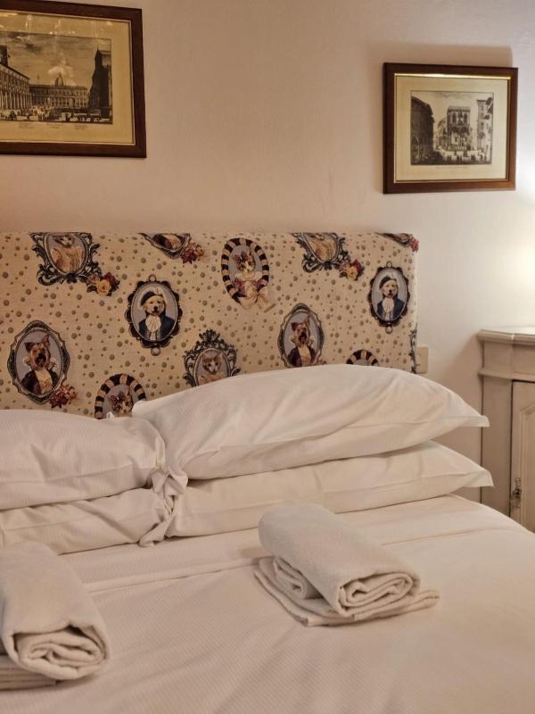 Bohemian POP apartment in the center - image 9